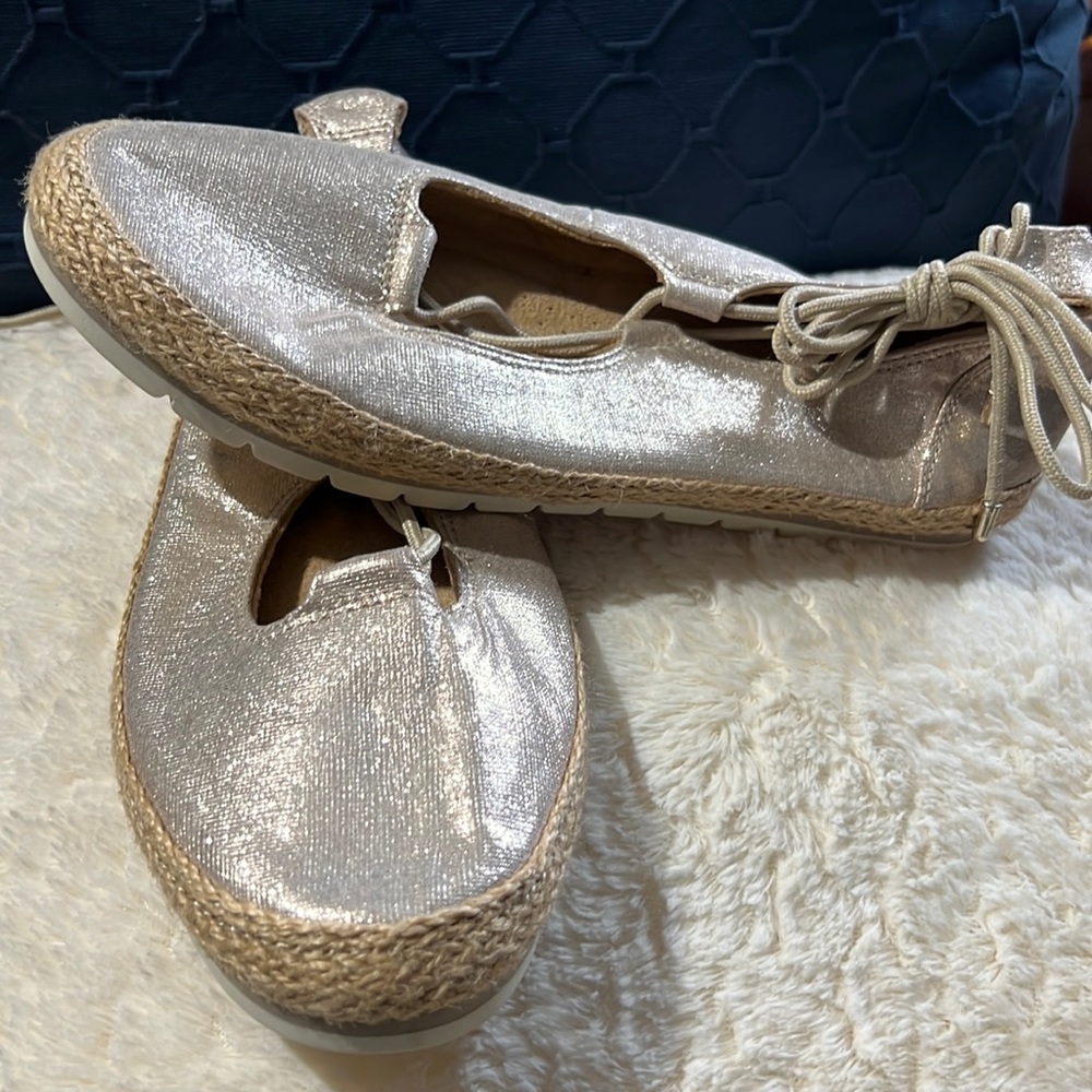 Women’s Naturalizers size 10